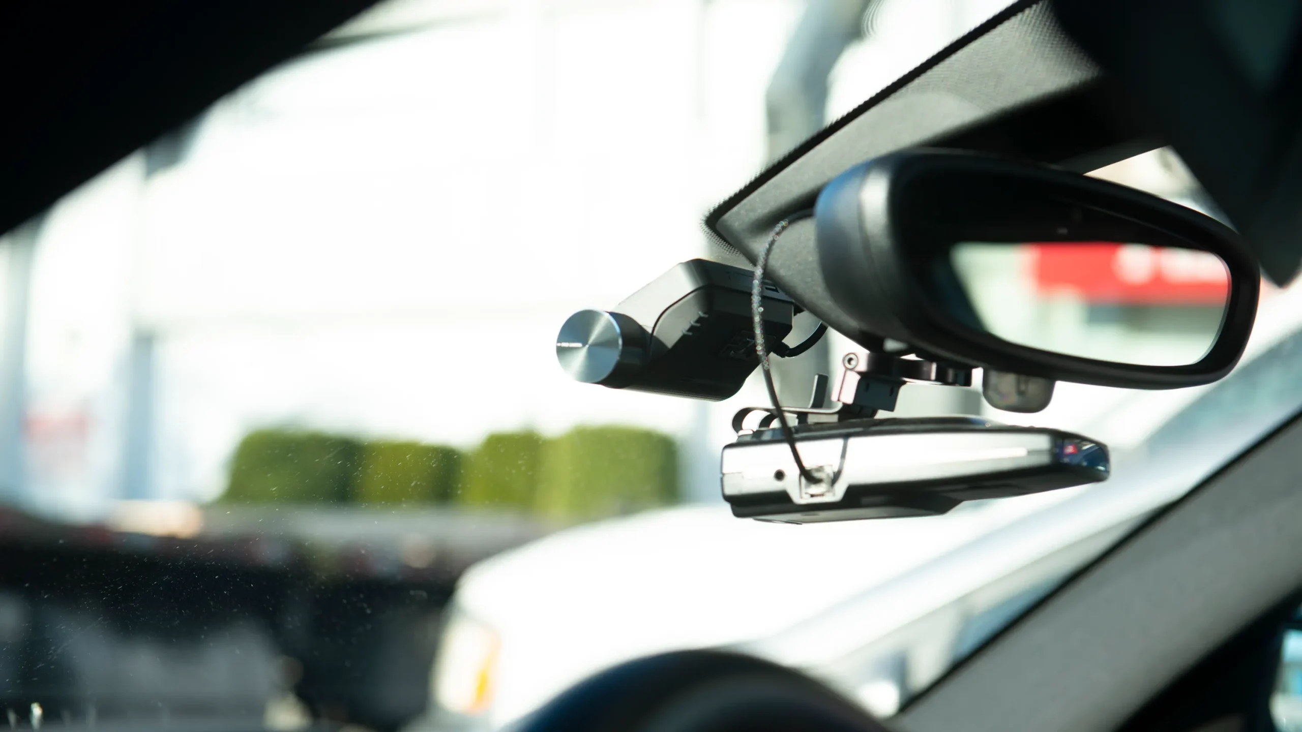 دوربین ثبت وقایع خودرو چیست و چرا برای خودروهای لوکس ضروری است؟